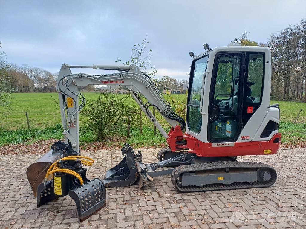 Takeuchi TB 225 Mini pelle < 7t