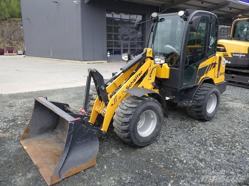 Schäffer 2445 S Chargeuse sur pneus