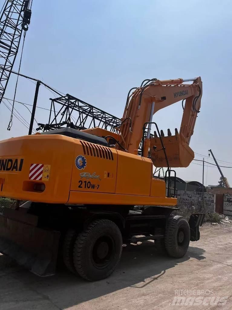 Hyundai 210w-9 Pelle sur pneus