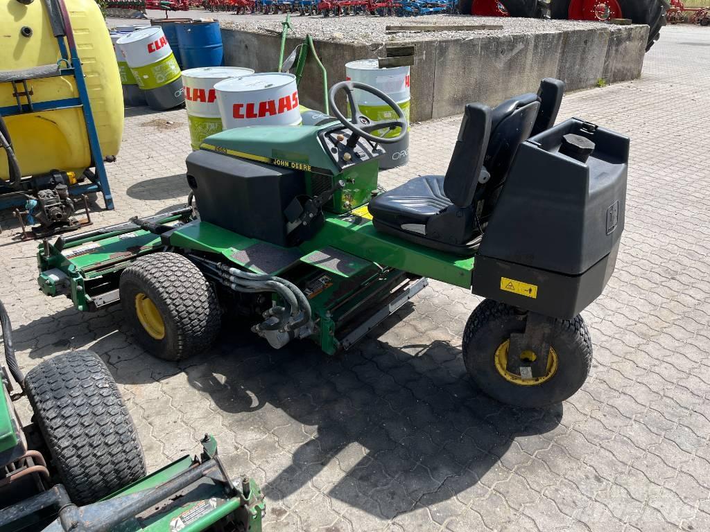 John Deere 2653 Tondeuses montées