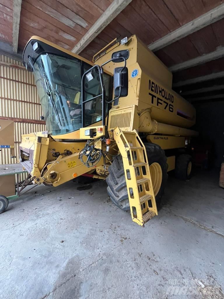 New Holland TF 76 Moissonneuse batteuse
