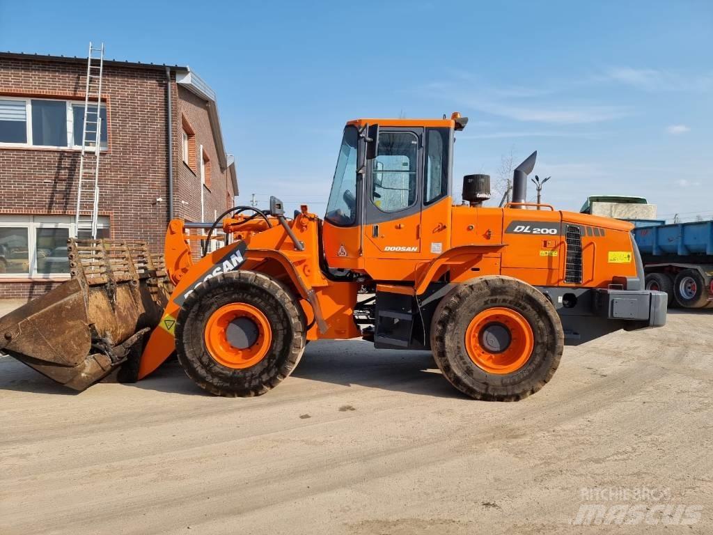 Doosan DL 200 Chargeuse sur pneus