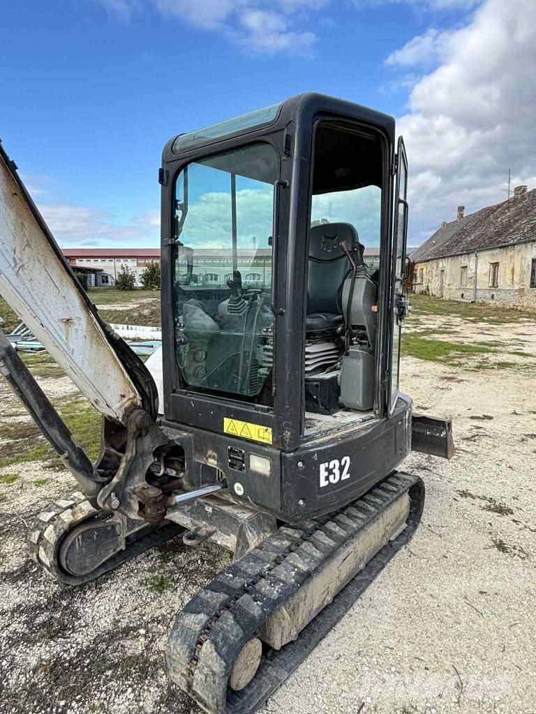 Bobcat E 32 Mini pelle < 7t