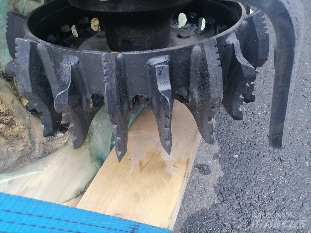 Komatsu C 124 Abatteuse