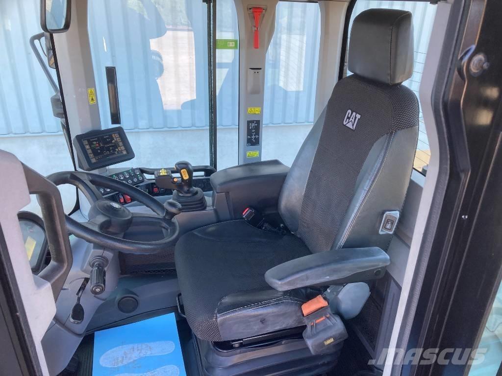 CAT 938M Chargeuse sur pneus