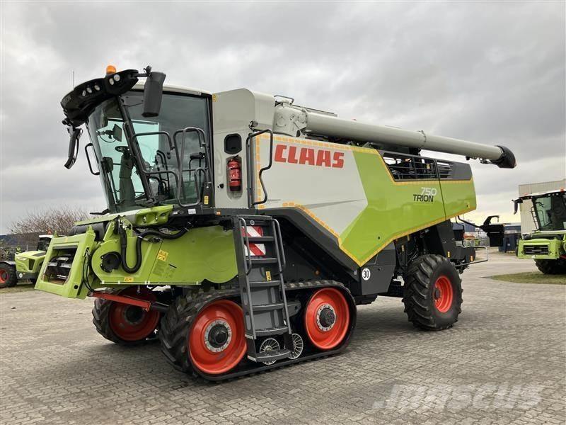 CLAAS TRION 750 TT Moissonneuse batteuse