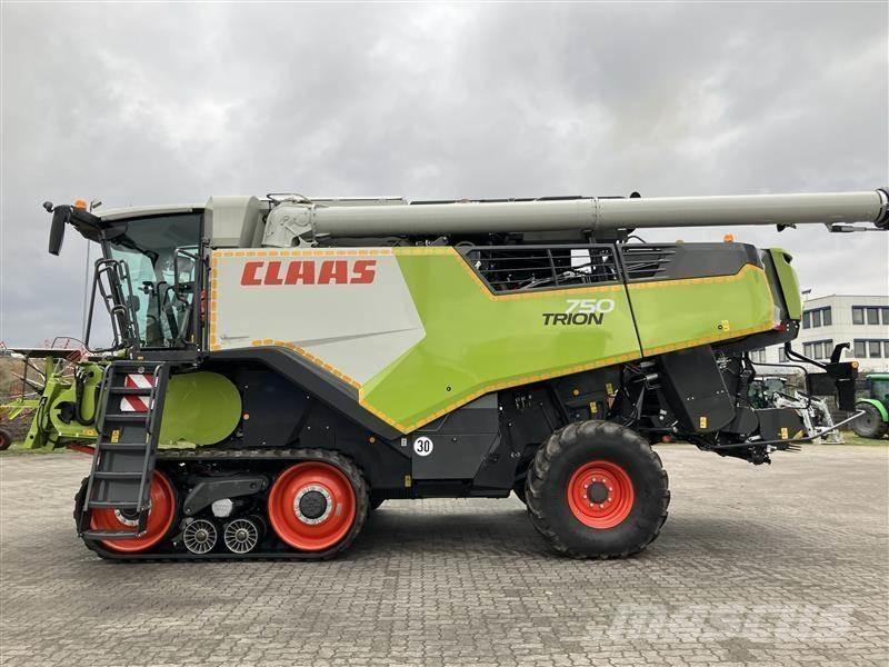 CLAAS TRION 750 TT Moissonneuse batteuse