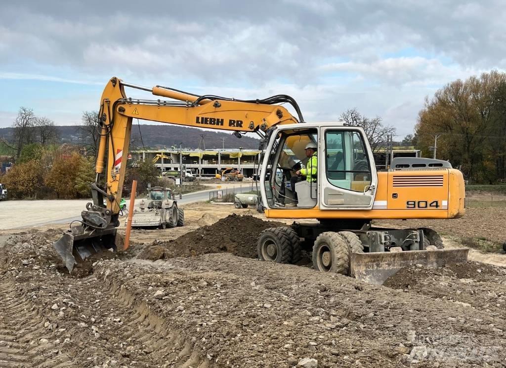 Liebherr A-904 900 Pelle sur pneus