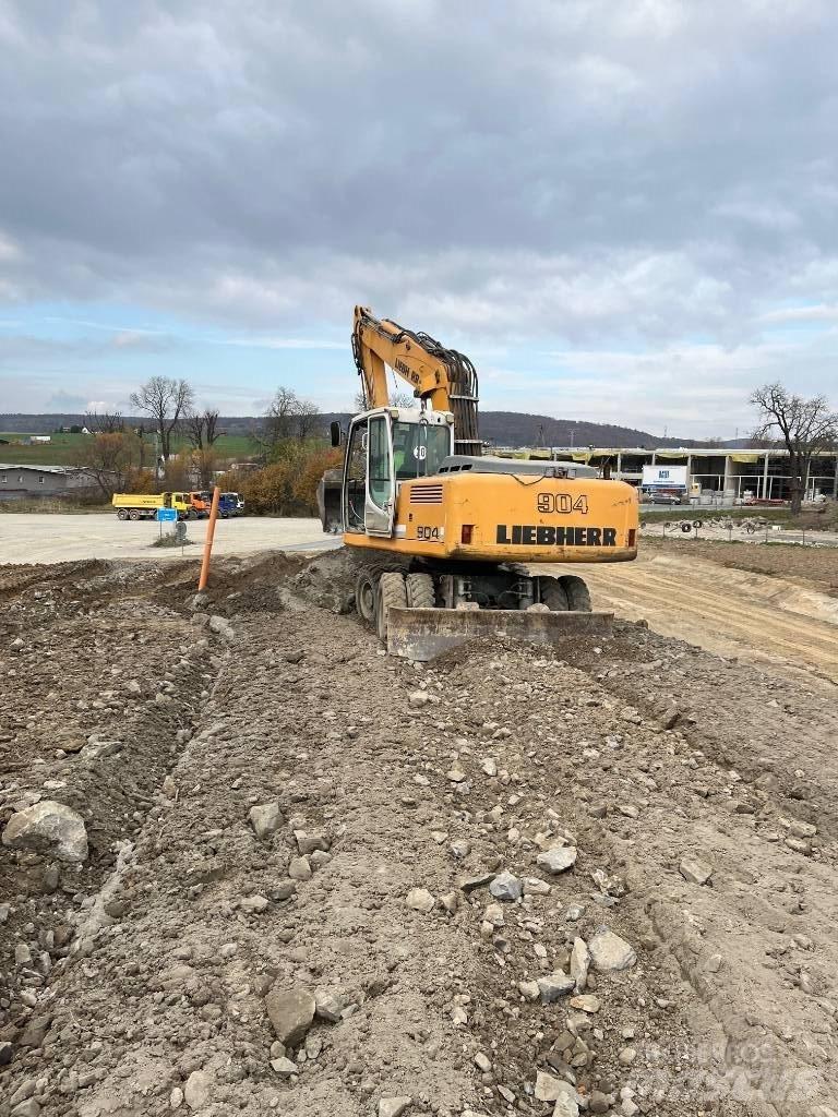 Liebherr A-904 900 Pelle sur pneus