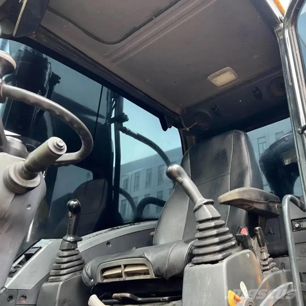 Hyundai R210W-9T Pelle sur pneus