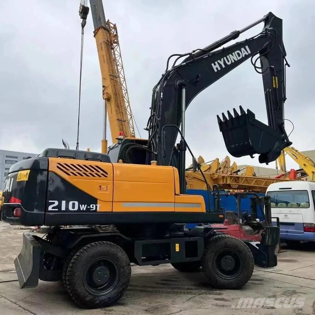 Hyundai R210W-9T Pelle sur pneus