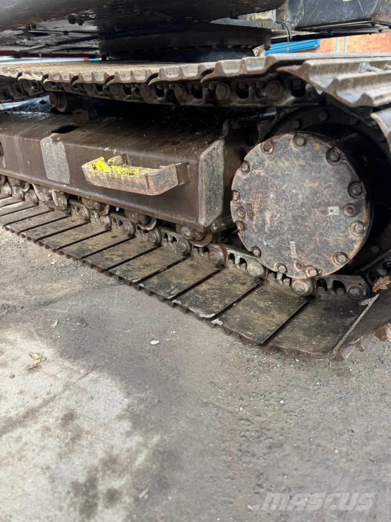 Hitachi ZX 135 US Pelle sur chenilles