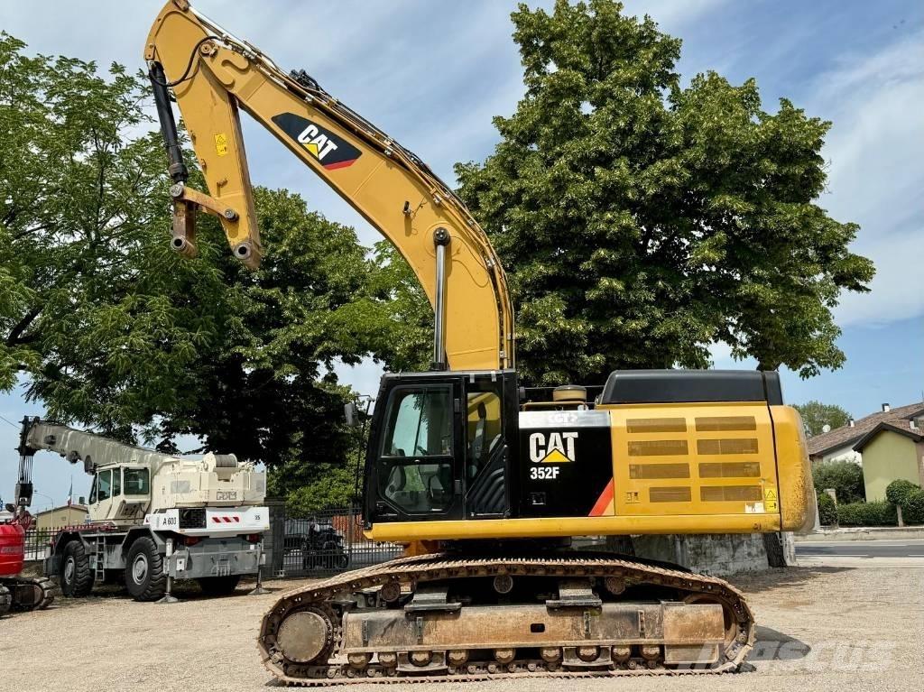 CAT 352 F Pelle sur chenilles