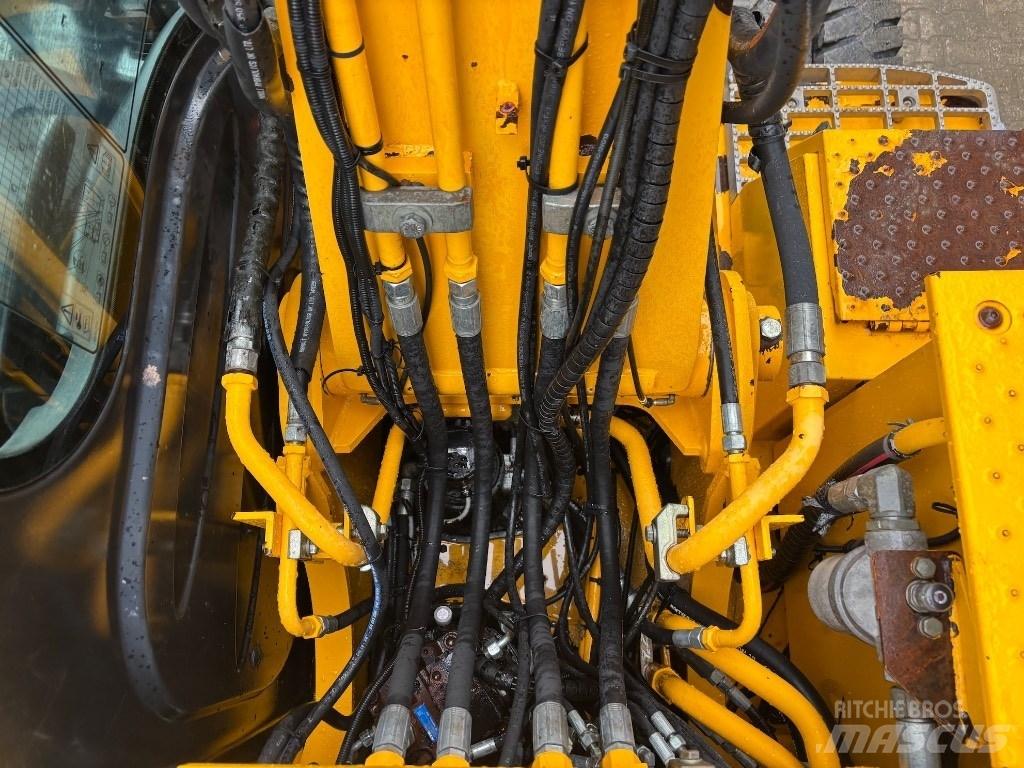 JCB JS 145 W - 160 W Pelle sur pneus