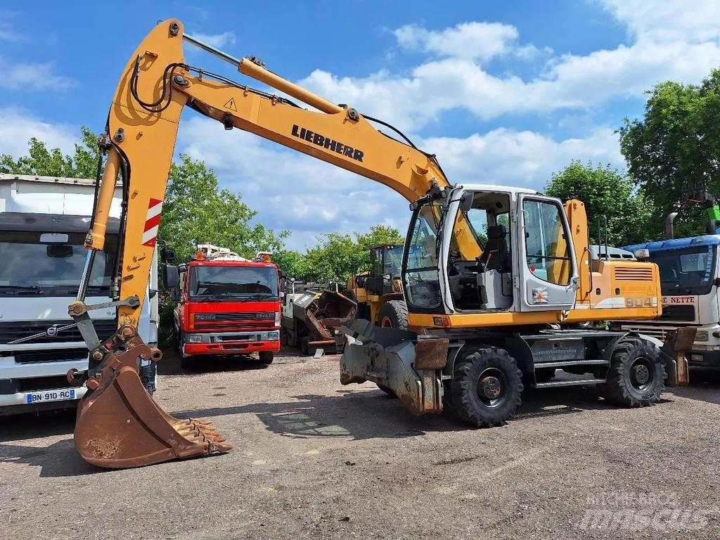 Liebherr A904C Pelle sur pneus