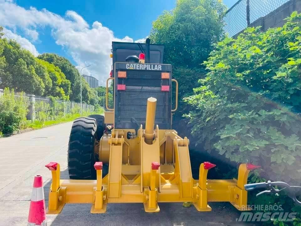 CAT 140h Niveleuse