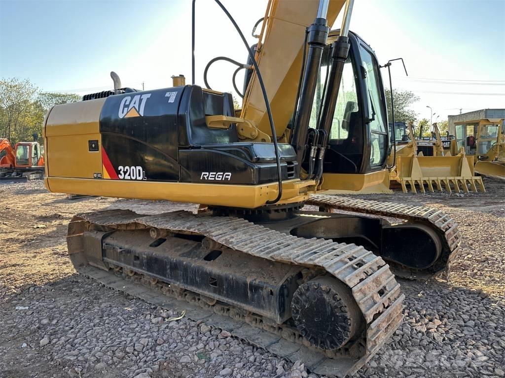 CAT 320 D L Pelle sur chenilles