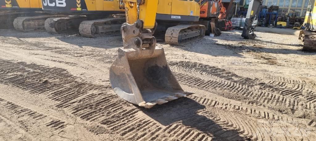 JCB JS 145 LC Plus Pelle sur chenilles