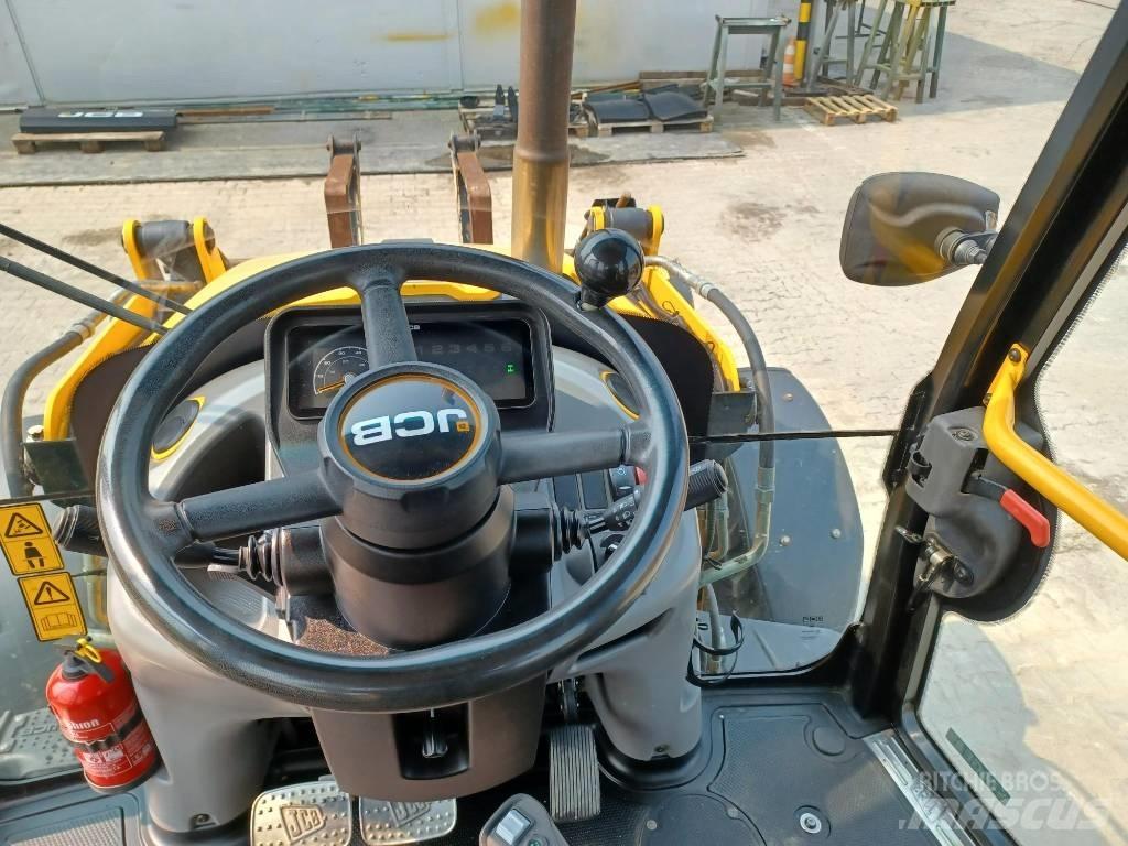 JCB 3CX PLUS AEC Tractopelle