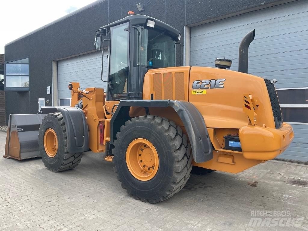 CASE 621E Chargeuse sur pneus