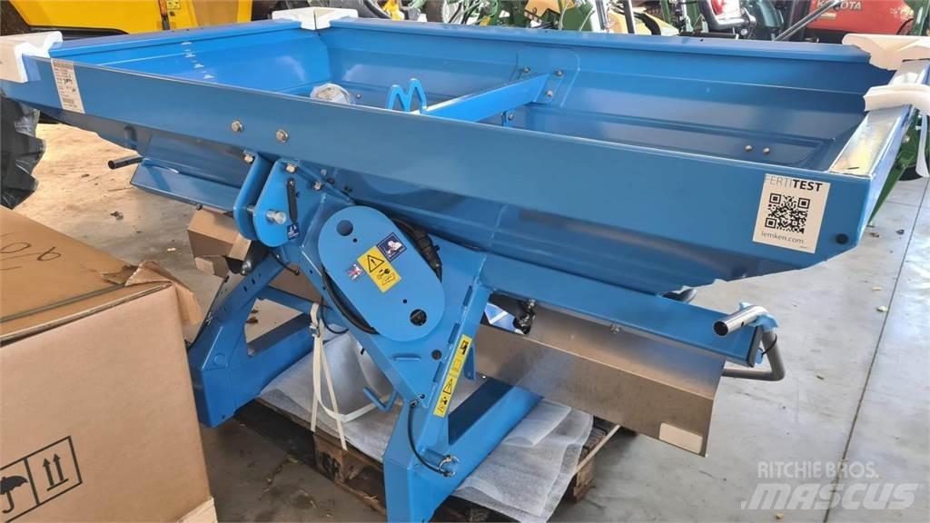 Lemken SPICA 8/900 Semoir à engrais