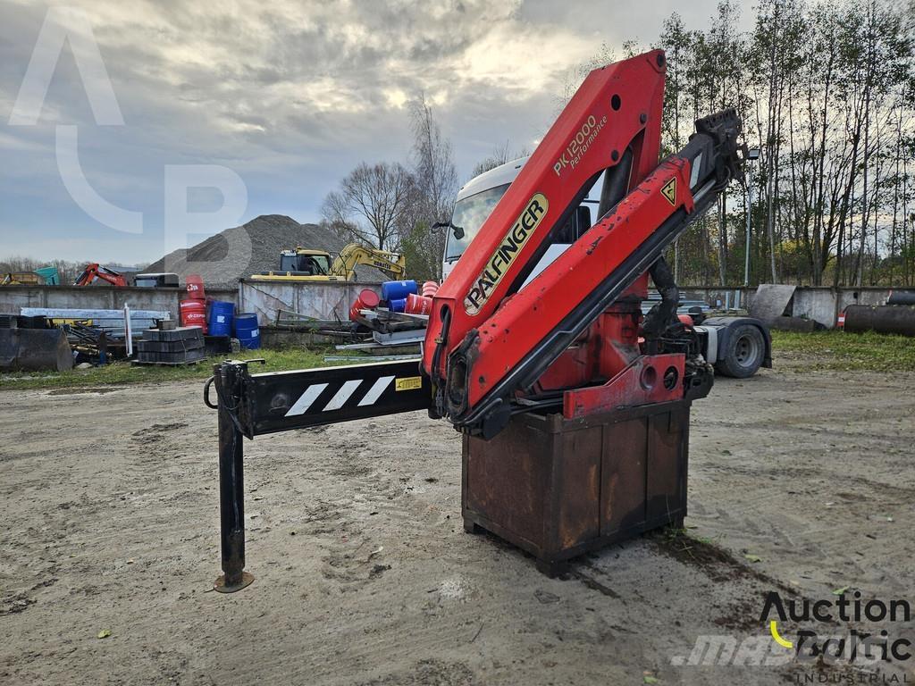 Palfinger PK 12000 Camion plateau ridelle avec grue