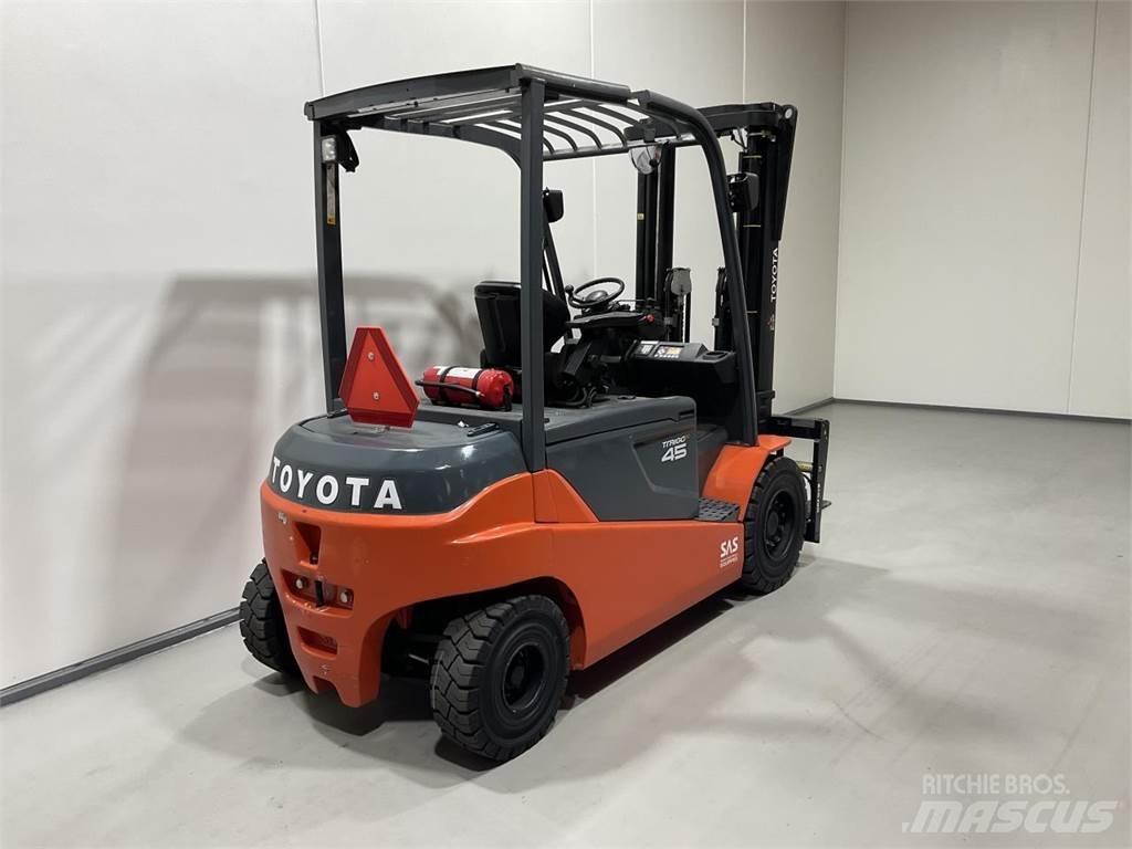 Toyota 8FBMT45 Chariots élévateurs électriques