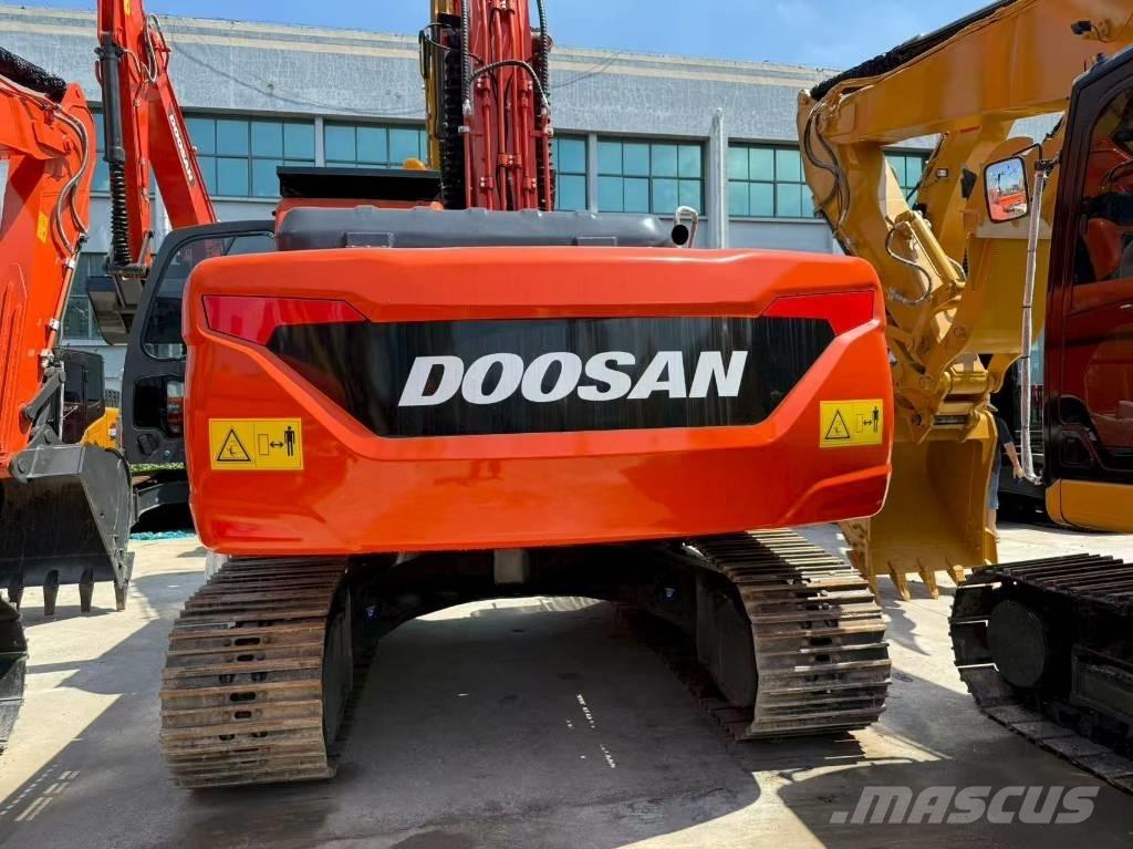 Doosan DX 225 Pelle sur chenilles