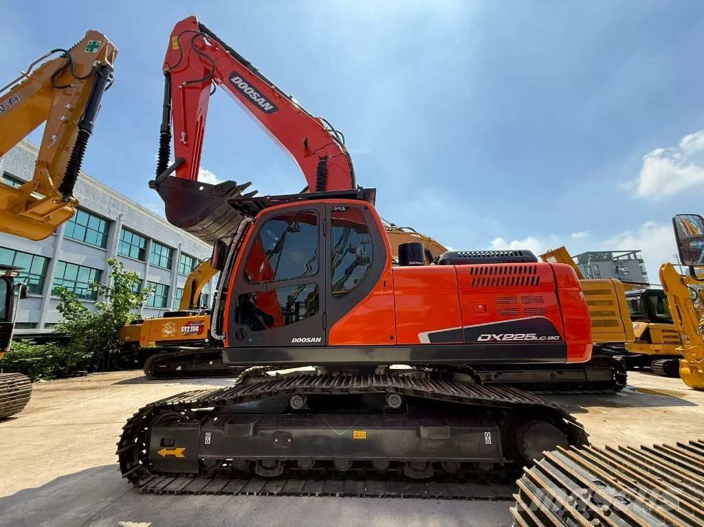 Doosan DX 225 Pelle sur chenilles