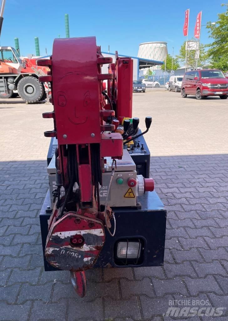 Unic URW-095 Mini grue