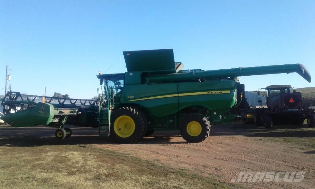 John Deere S 670 Moissonneuse batteuse