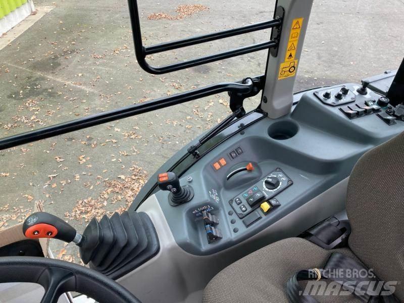 CLAAS NEXOS 260 L Tracteur