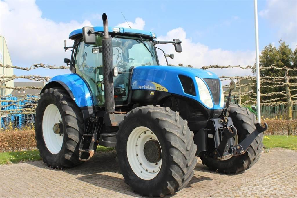 New Holland T7050 Tracteur