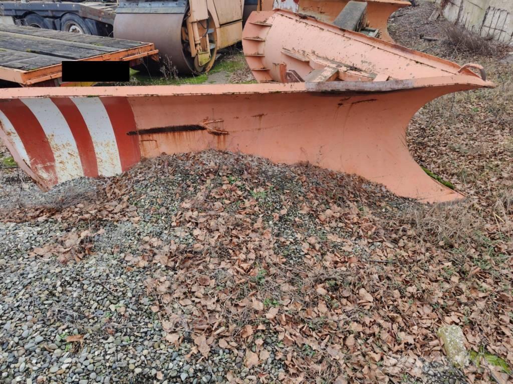 Unimog pług ciężki Chasse neige