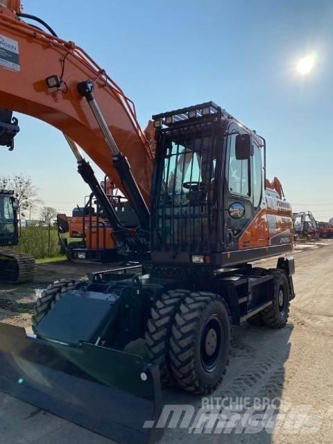 Doosan DX 210 W Pelle sur pneus