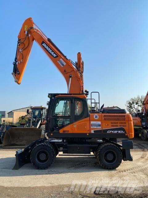 Doosan DX 210 W Pelle sur pneus