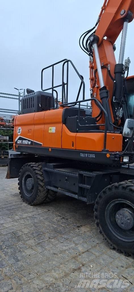 Doosan DX 190 W-7 Pelle sur pneus