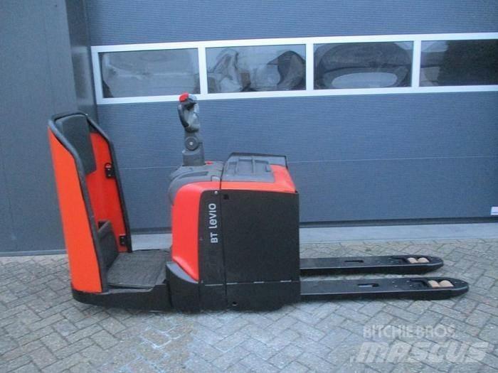 Toyota LPE 250 Transpalette accompagnant porté debout
