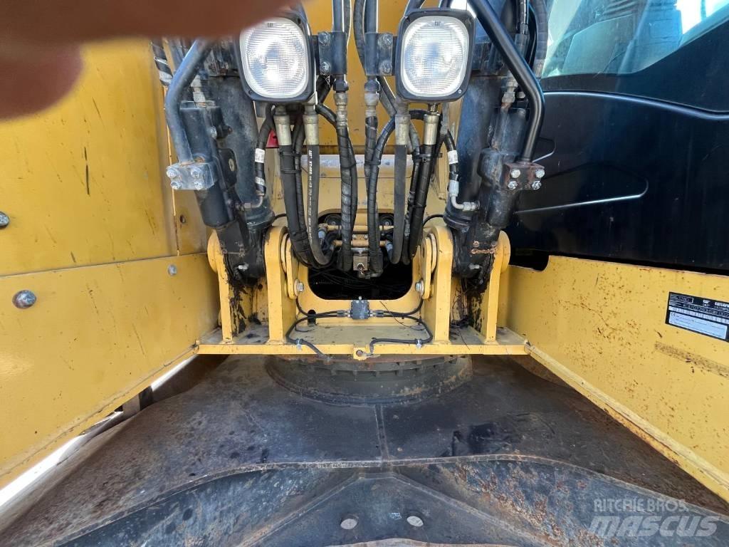 CAT 328 D LCR Pelle sur chenilles