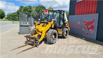 CAT 908 Chargeuse sur pneus