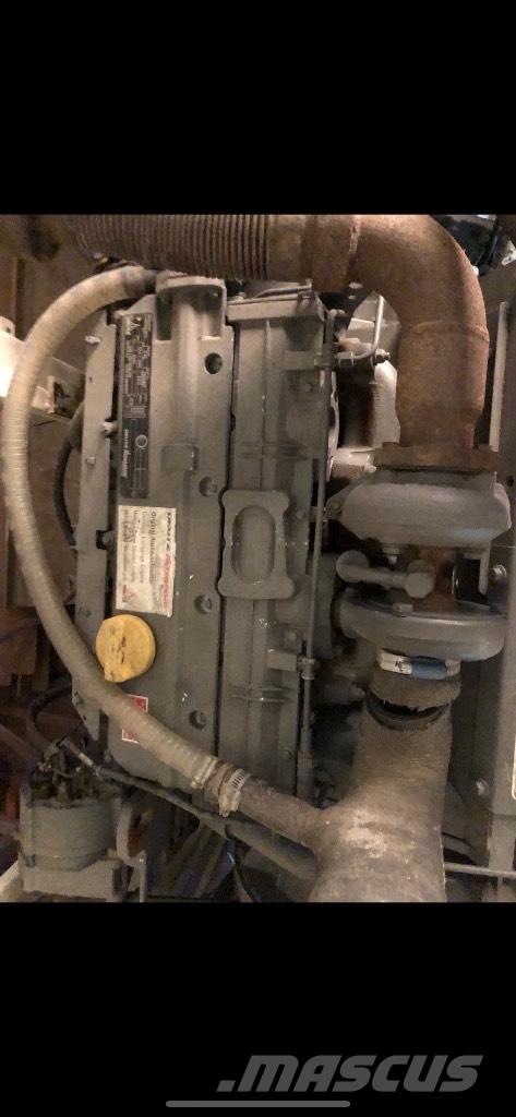 Deutz BF4M1012 Chargeuse sur pneus