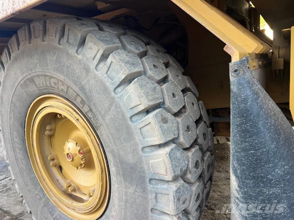 CAT 775 F Tombereau rigide