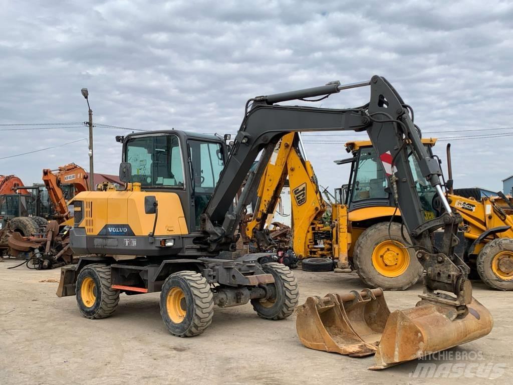 Volvo EW 60 E Pelle sur pneus