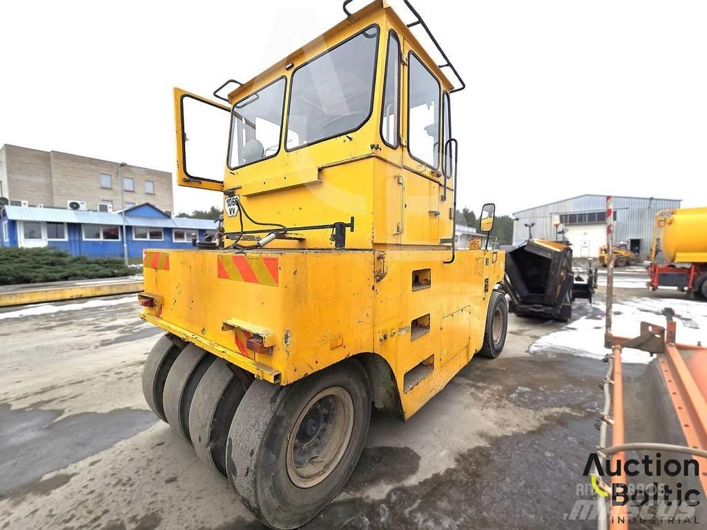 Hamm GRW 18 Rouleaux à pneumatiques