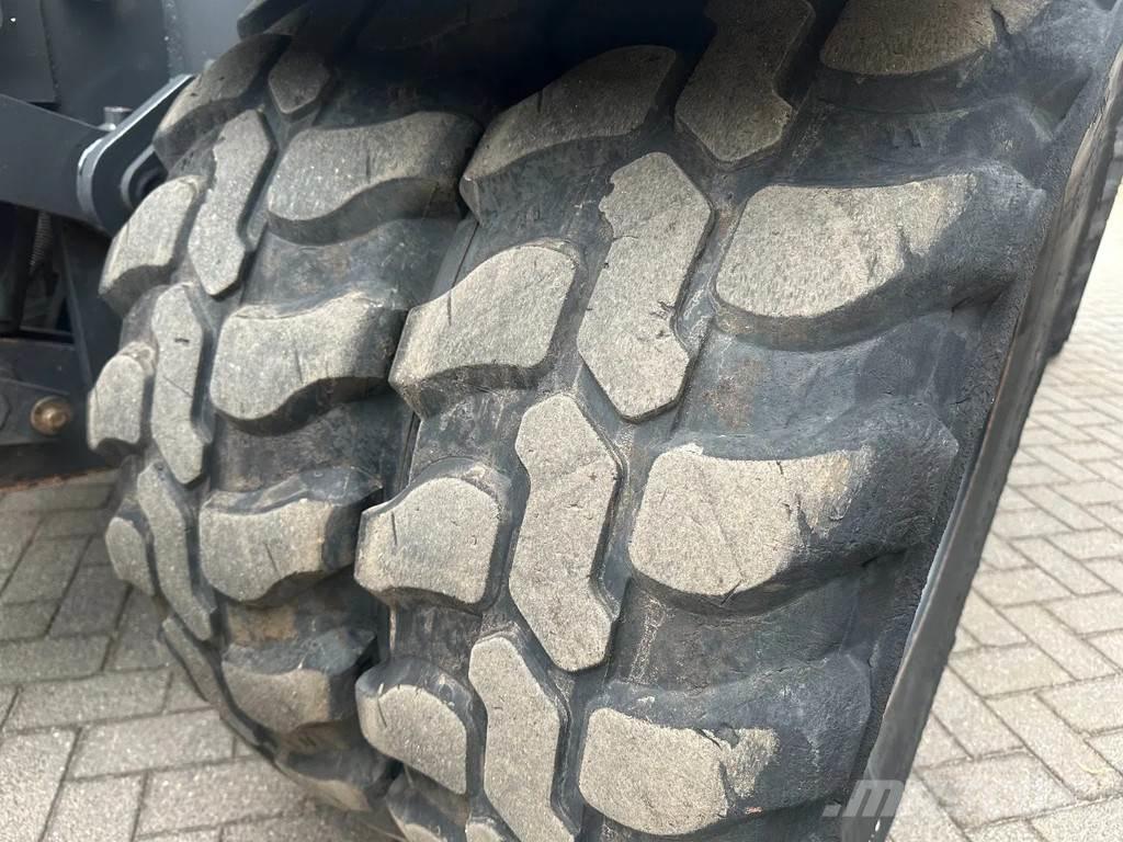 Doosan DX140W-5 Pelle sur pneus