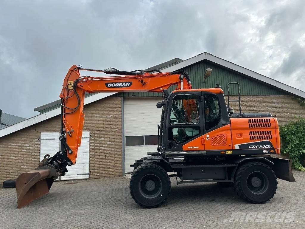 Doosan DX140W-5 Pelle sur pneus