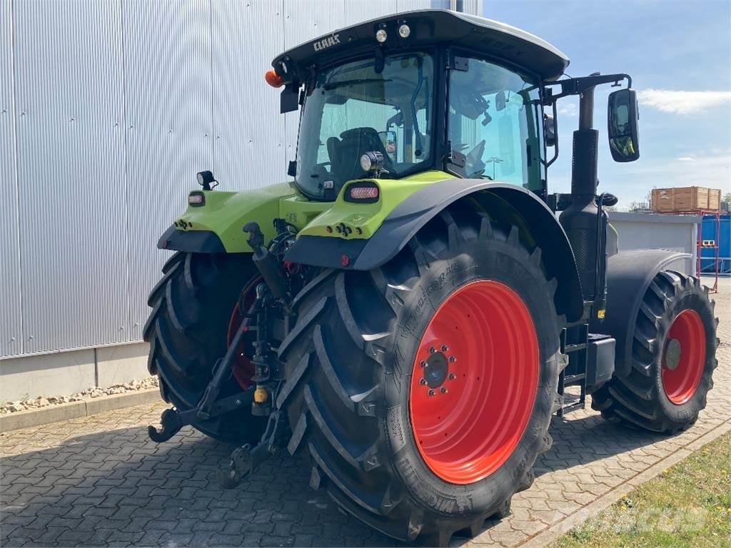 CLAAS ARION 660 Tracteur