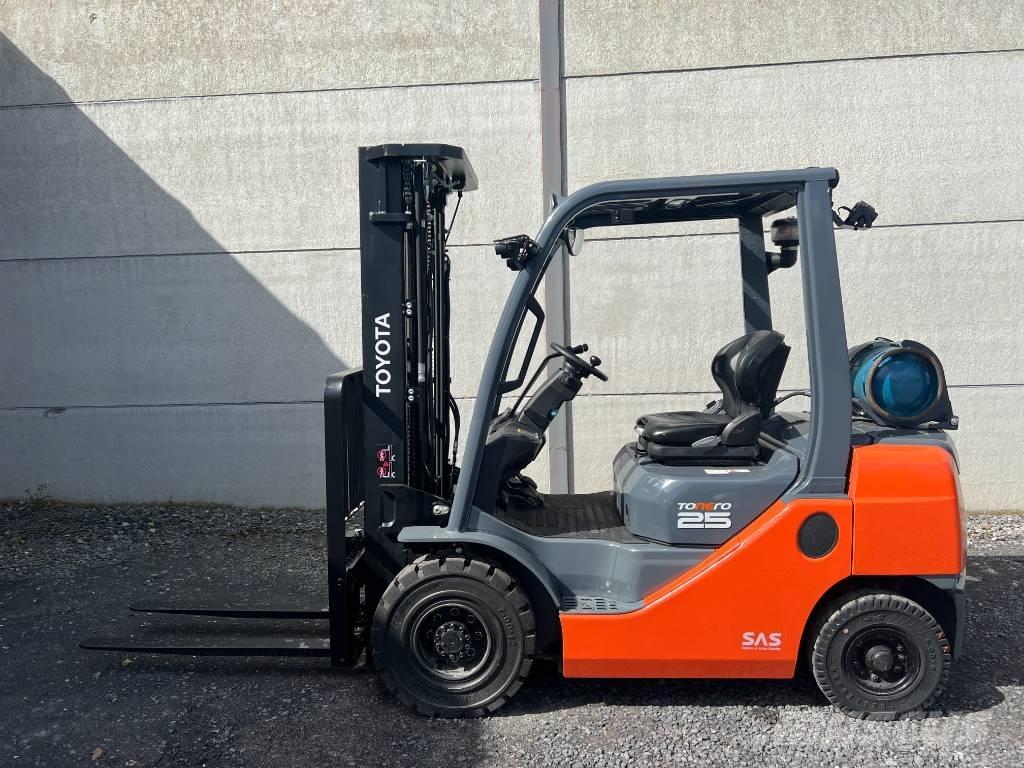 Toyota 02-8 FGF 25 Chariots GPL