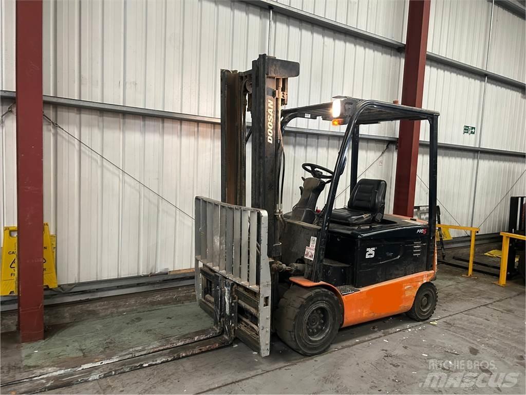 Doosan B25X-5 Chariots élévateurs électriques