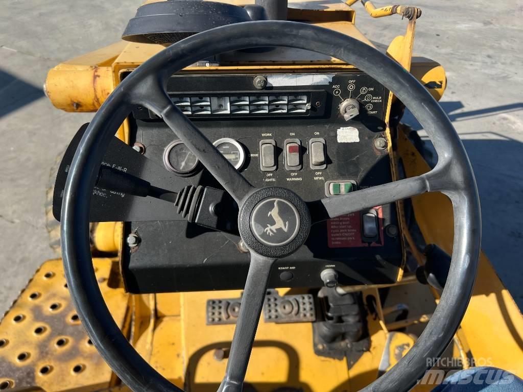 John Deere 210 LE Chargeur frontal, fourche